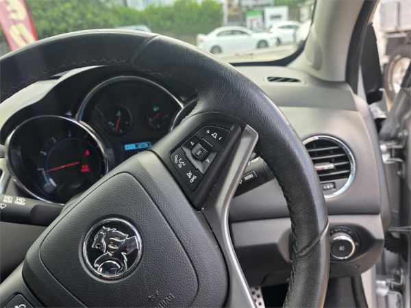 2016 HOLDEN CRUZE 5D HATCHBACK JH MY16 SRi Z-SERIES image
