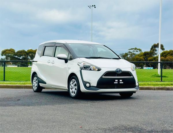 2017 Toyota Sienta Van NHP170 HYBRID G 7 image