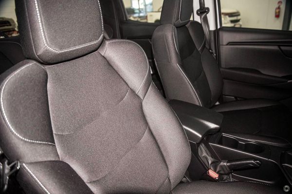 2025 Isuzu D-MAX SX Auto 4x4 MY25.5 image