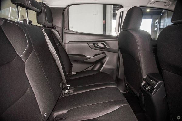 2025 Isuzu D-MAX SX Auto 4x4 MY25.5 image