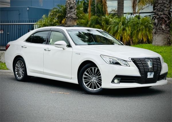 2013 Toyota Crown Sedan AWS210 Royal Saloon image