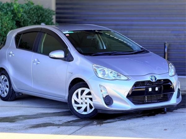 2015 Toyota Aqua Hatchback NHP10 S image