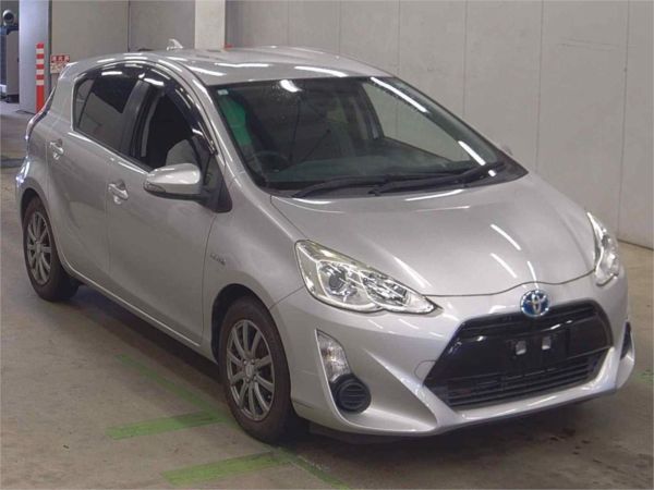 2015 Toyota Aqua Hatchback NHP10 S image