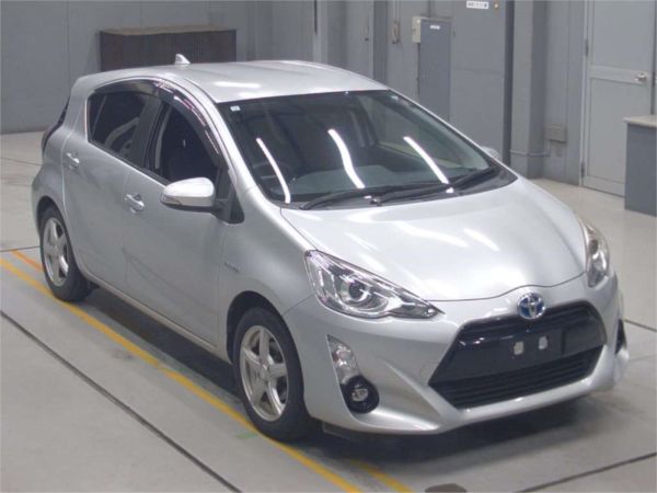 2015 Toyota Aqua Hatchback NHP10 S image