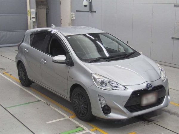 2015 Toyota Aqua Hatchback NHP10 S image