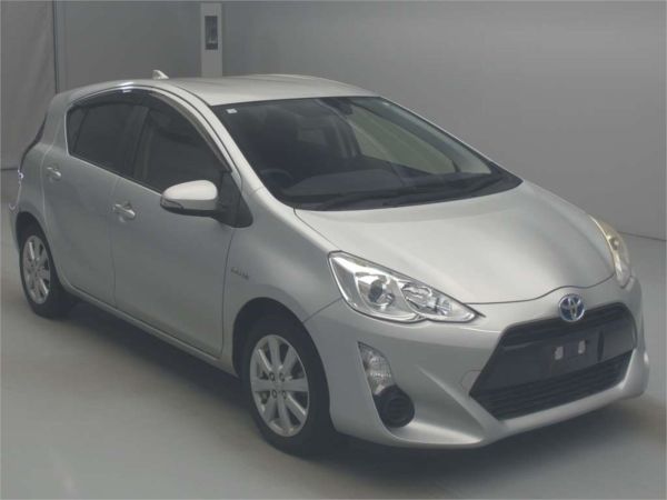 2015 Toyota Aqua Hatchback NHP10 S image