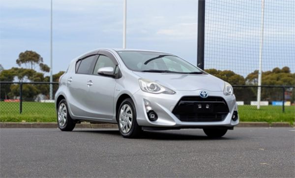 2015 Toyota Aqua Hatchback NHP10 S image