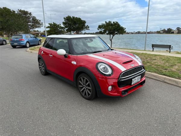 2018 MINI Hatch Hatchback F56 LCI Cooper S image