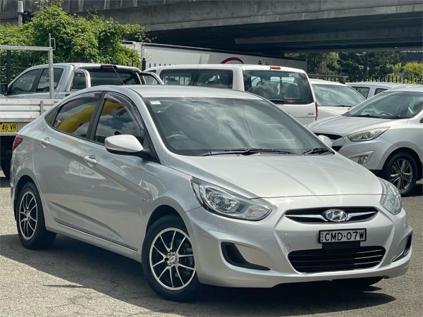 2013 Hyundai Accent Sedan RB Active image