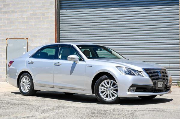 2014 Toyota Crown Sedan AWS210 HYBRID image