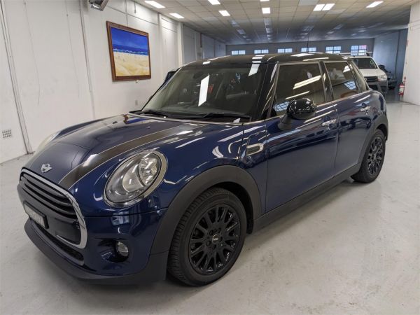 2016 MINI Hatch Hatchback F55 Cooper image