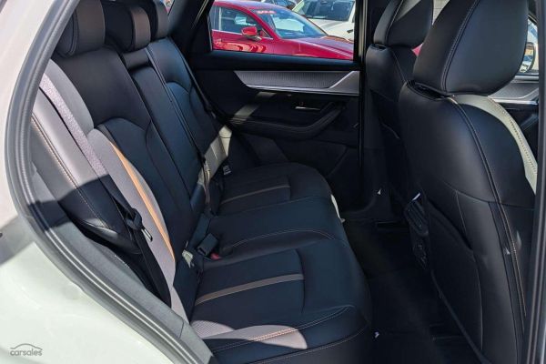 2025 Mazda CX-60 KH P50e Azami image