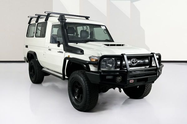 2021 Toyota LANDCRUISER 70 SERIES GXL TROOP CARRIER VDJ78R image