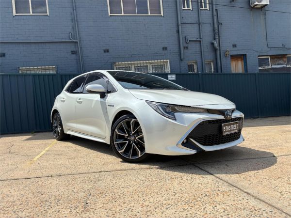 2020 TOYOTA COROLLA 5D HATCHBACK ZWE211R ZR HYBRID image