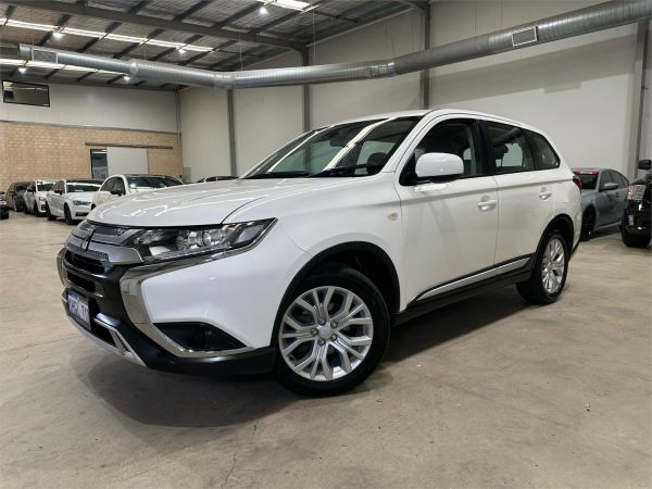 2020 MITSUBISHI OUTLANDER 4D WAGON ZL MY21 ES 7 SEAT (2WD) image