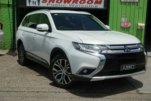 2016 Mitsubishi Outlander ZK MY17 LS 4WD Safety Pack White 6 Speed Constant Variable Wagon image