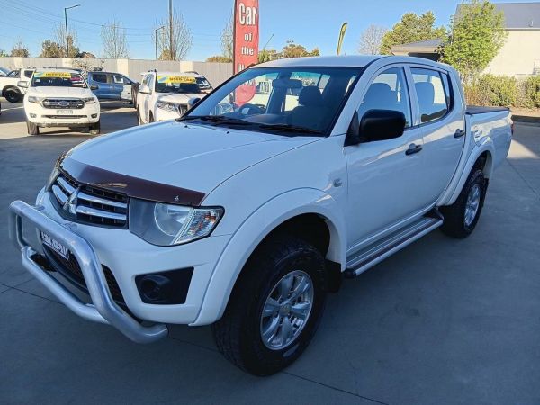 2013 Mitsubishi Triton MN MY14 GLX (4x4) White Crystal 4 Speed Automatic 4x4 Double Cab Utility image