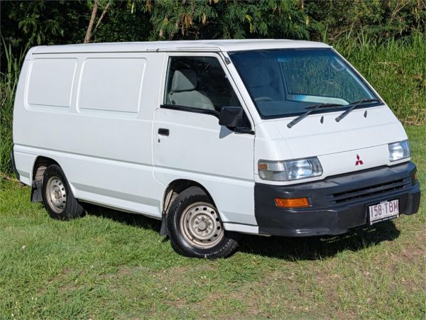 2001 Mitsubishi Express Van SJ image