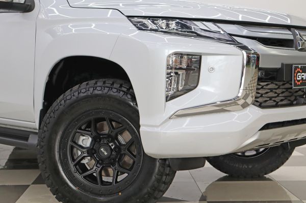 2023 Mitsubishi Triton UTILITY GLS DUAL CAB MR MY23 image