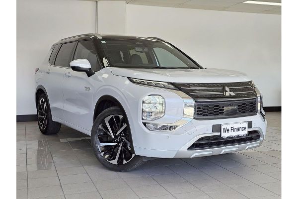 2023 Mitsubishi Outlander PHEV Exceed Tourer ZM image