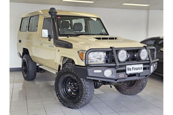 2021 Toyota Landcruiser GXL Troopcarrier VDJ78R image