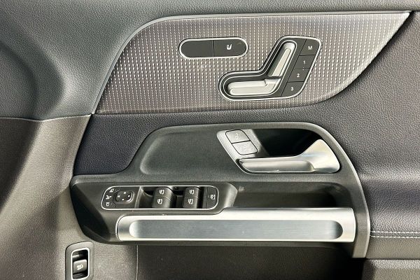 2020 Mercedes-Benz GLB-Class X247 GLB250 image