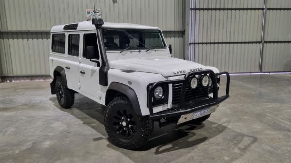 2012 Land Rover Defender Wagon 110 12MY image