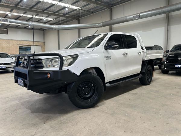 2017 TOYOTA HILUX DUAL C/CHAS GUN126R SR (4x4) image