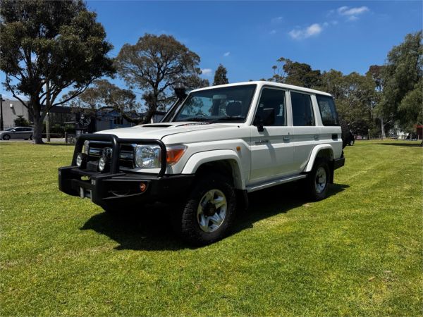 2011 TOYOTA LANDCRUISER 4D WAGON VDJ76R 09 UPGRADE GXL (4x4) image
