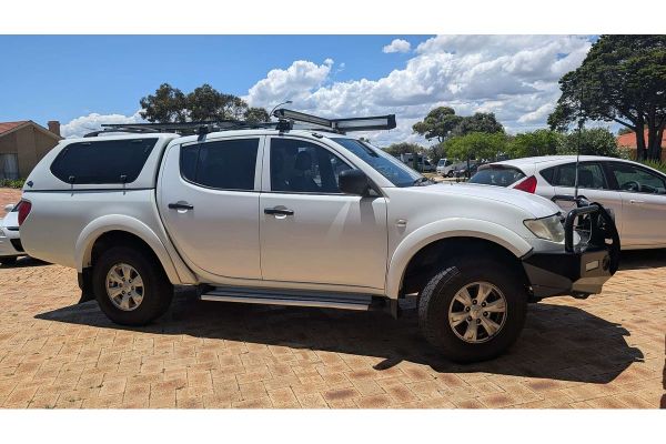 2014 Mitsubishi Triton GLX MN 4X4 image