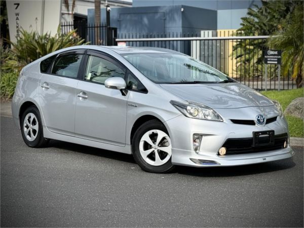 2013 Toyota Prius Sedan ZVW30 S image