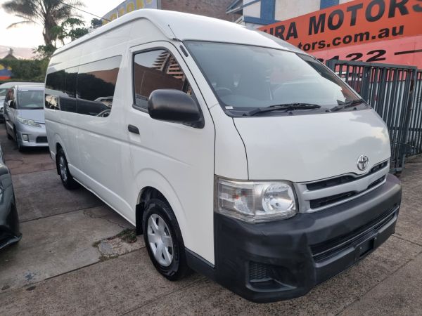 2013 TOYOTA HIACE COMMUTER image