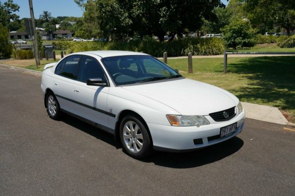 2004 Holden Commodore VY II Executive White 4 Speed Automatic Sedan image