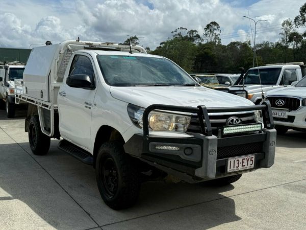 2015 Toyota Hilux GUN126R SR White 6 Speed Manual Cab Chassis image