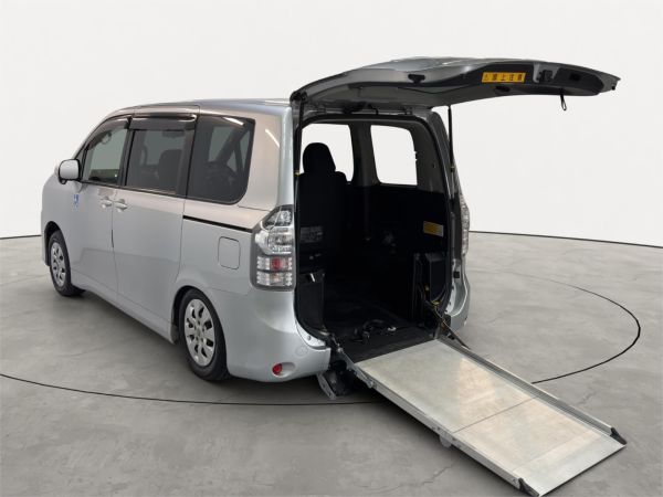 2012 Toyota Voxy Welcab XL Edition Welcab image