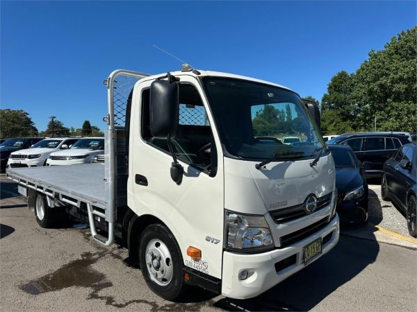 2018 Hino 300 Series Cab Chassis 617 image