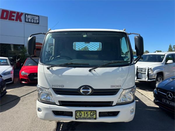 2018 Hino 300 Series Cab Chassis 617 image