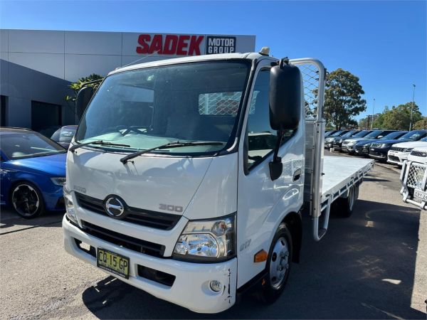2018 Hino 300 Series Cab Chassis 617 image