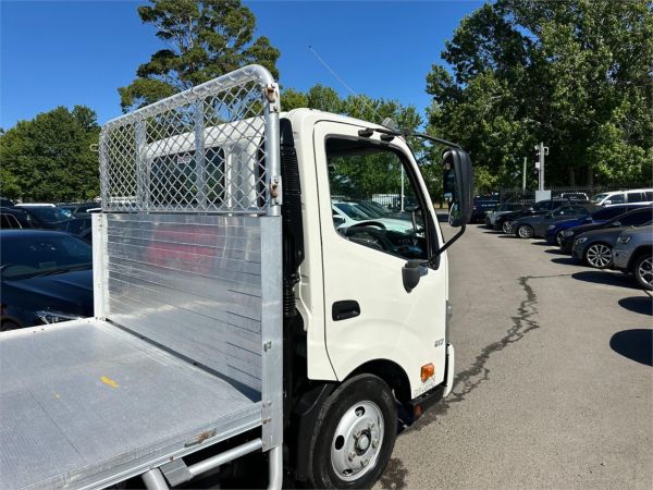 2018 Hino 300 Series Cab Chassis 617 image