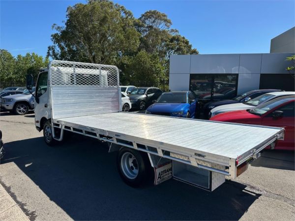 2018 Hino 300 Series Cab Chassis 617 image