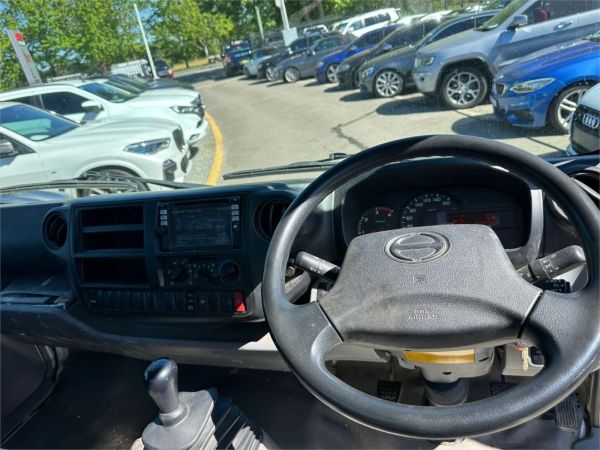 2018 Hino 300 Series Cab Chassis 617 image