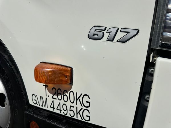 2018 Hino 300 Series Cab Chassis 617 image