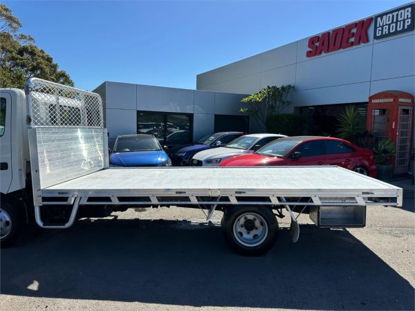 2018 Hino 300 Series Cab Chassis 617 image