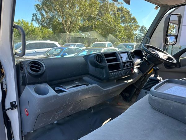 2018 Hino 300 Series Cab Chassis 617 image