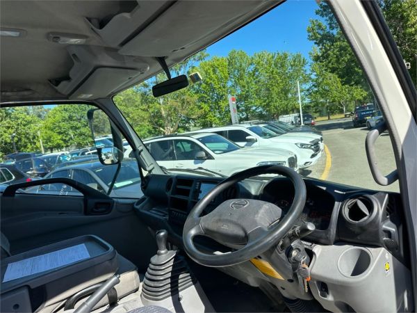 2018 Hino 300 Series Cab Chassis 617 image