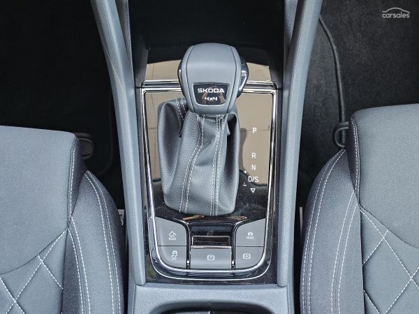 2025 Skoda Karoq NU Sportline image