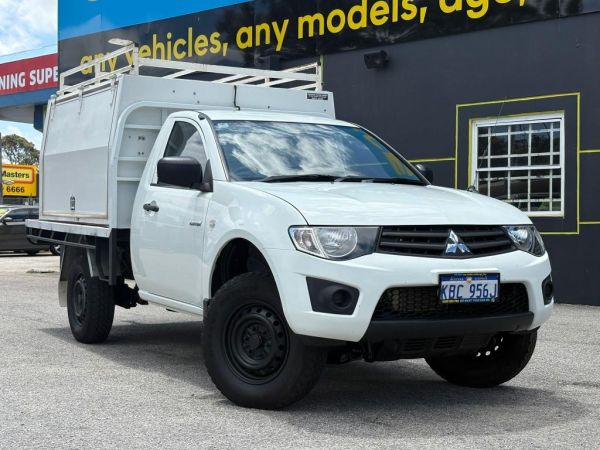 ** 2015 Mitsubishi Triton MN GL ** Cab Chassis 2 Doors ** Manual 5sp ** 4x2 ** 2.5L Turbo Diesel ** Service up to Date ** Bluetooth ** Flat Roof Rack image