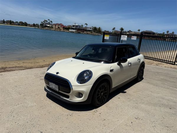 2020 MINI Hatch Hatchback F55 LCI Cooper image