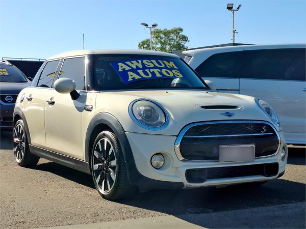 2017 MINI Hatch Hatchback F55 Cooper S image