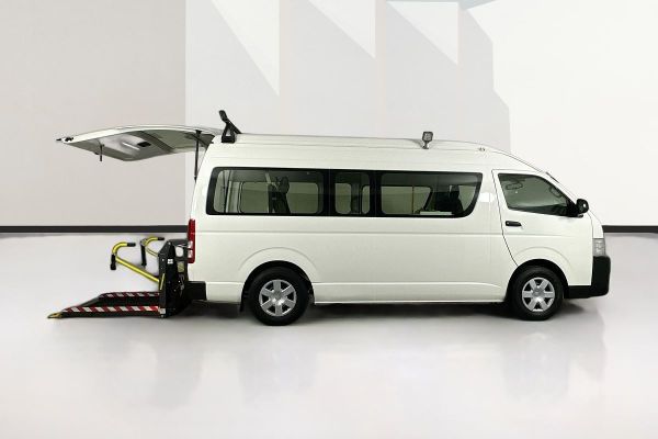 2018 Toyota Hiace COMMUTER (12 SEATS) KDH223R MY16 image